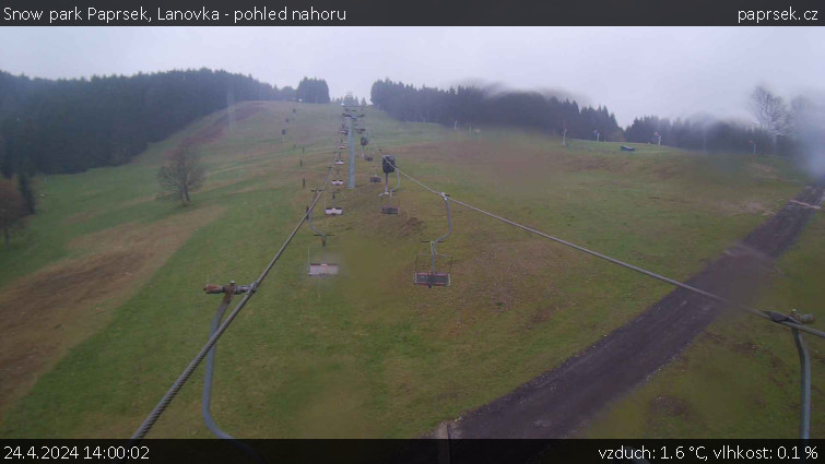 Snow park Paprsek - Lanovka - pohled nahoru - 24.4.2024 v 14:00