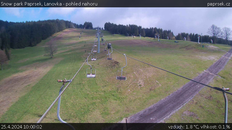Snow park Paprsek - Lanovka - pohled nahoru - 25.4.2024 v 10:00