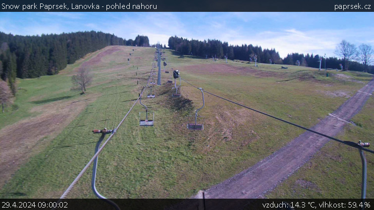 Snow park Paprsek - Lanovka - pohled nahoru - 29.4.2024 v 09:00