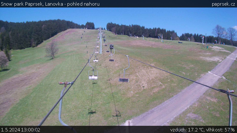 Snow park Paprsek - Lanovka - pohled nahoru - 1.5.2024 v 13:00