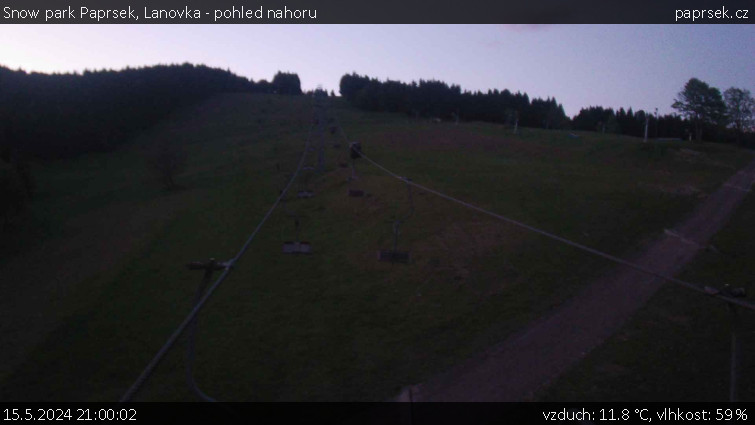 Snow park Paprsek - Lanovka - pohled nahoru - 15.5.2024 v 21:00