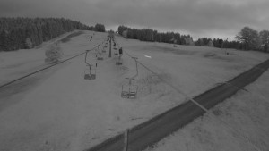 Snow park Paprsek - Lanovka - pohled nahoru - 16.6.2025 v 04:00