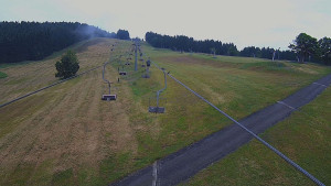 Snow park Paprsek - Lanovka - pohled nahoru - 7.7.2025 v 09:00