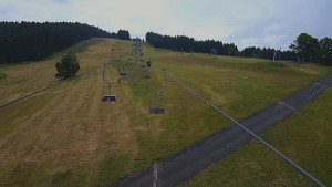 Snow park Paprsek - Lanovka - pohled nahoru - 7.7.2025 v 10:00