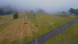 Snow park Paprsek - Lanovka - pohled nahoru - 7.7.2025 v 12:00