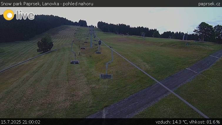 Snow park Paprsek - Lanovka - pohled nahoru - 15.7.2025 v 21:00 Snow park Paprsek - Lanovka - pohled nahoru - 15.7.2025 v 21:00