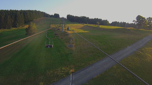 Snow park Paprsek - Lanovka - pohled nahoru - 15.8.2025 v 07:00