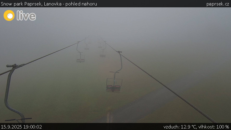 Snow park Paprsek - Lanovka - pohled nahoru - 15.9.2025 v 19:00