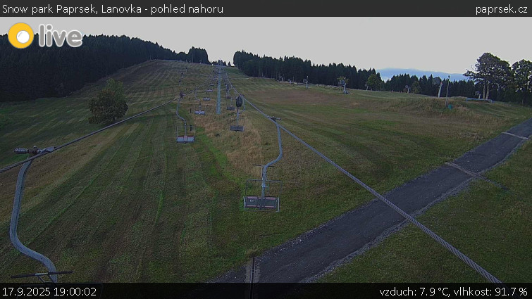 Snow park Paprsek - Lanovka - pohled nahoru - 17.9.2025 v 19:00