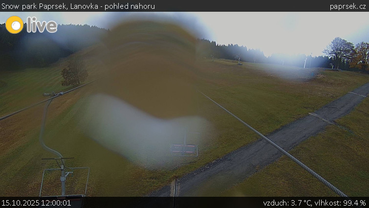 Snow park Paprsek - Lanovka - pohled nahoru - 15.10.2025 v 12:00 Snow park Paprsek - Lanovka - pohled nahoru - 15.10.2025 v 12:00