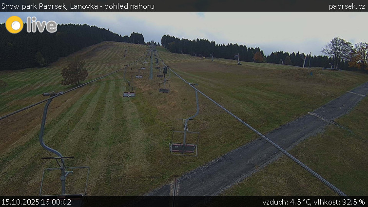 Snow park Paprsek - Lanovka - pohled nahoru - 15.10.2025 v 16:00