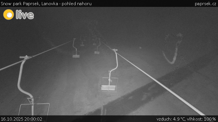 Snow park Paprsek - Lanovka - pohled nahoru - 16.10.2025 v 20:00 Snow park Paprsek - Lanovka - pohled nahoru - 16.10.2025 v 20:00