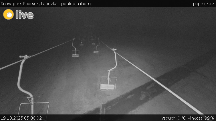 Snow park Paprsek - Lanovka - pohled nahoru - 19.10.2025 v 05:00 Snow park Paprsek - Lanovka - pohled nahoru - 19.10.2025 v 05:00