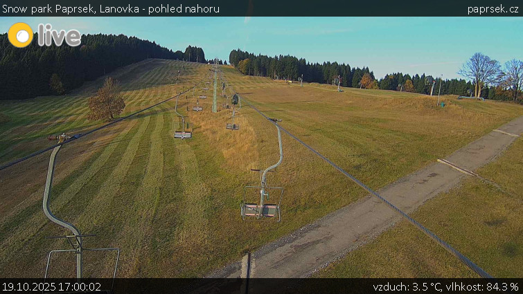 Snow park Paprsek - Lanovka - pohled nahoru - 19.10.2025 v 17:00 Snow park Paprsek - Lanovka - pohled nahoru - 19.10.2025 v 17:00