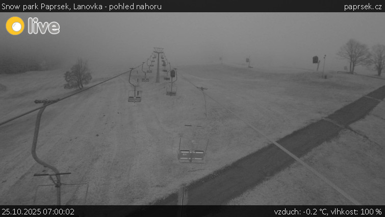 Snow park Paprsek - Lanovka - pohled nahoru - 25.10.2025 v 07:00 Snow park Paprsek - Lanovka - pohled nahoru - 25.10.2025 v 07:00