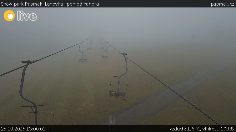 Snow park Paprsek - Lanovka - pohled nahoru - 25.10.2025 v 13:00 Snow park Paprsek - Lanovka - pohled nahoru - 25.10.2025 v 13:00