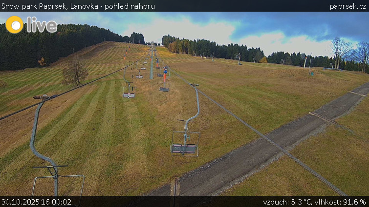 Snow park Paprsek - Lanovka - pohled nahoru - 30.10.2025 v 16:00 Snow park Paprsek - Lanovka - pohled nahoru - 30.10.2025 v 16:00