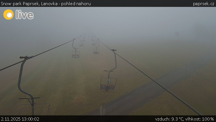 Snow park Paprsek - Lanovka - pohled nahoru - 2.11.2025 v 13:00 Snow park Paprsek - Lanovka - pohled nahoru - 2.11.2025 v 13:00