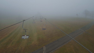 Snow park Paprsek - Lanovka - pohled nahoru - 9.11.2025 v 10:00 Snow park Paprsek - Lanovka - pohled nahoru - 9.11.2025 v 10:00