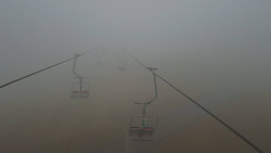 Lanovka - pohled nahoru