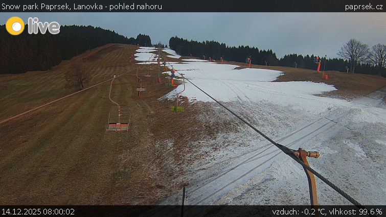Snow park Paprsek - Lanovka - pohled nahoru - 14.12.2025 v 08:00
