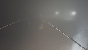 Snow park Paprsek - Lanovka - pohled nahoru - 15.12.2025 v 22:00 Snow park Paprsek - Lanovka - pohled nahoru - 15.12.2025 v 22:00