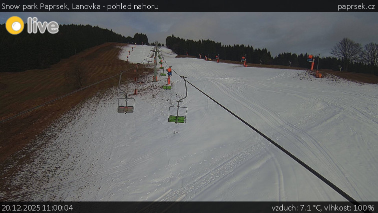 Snow park Paprsek - Lanovka - pohled nahoru - 20.12.2025 v 11:00
