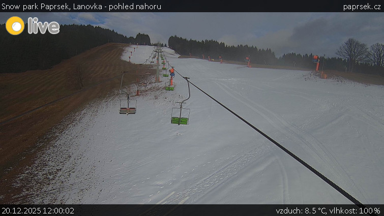 Snow park Paprsek - Lanovka - pohled nahoru - 20.12.2025 v 12:00
