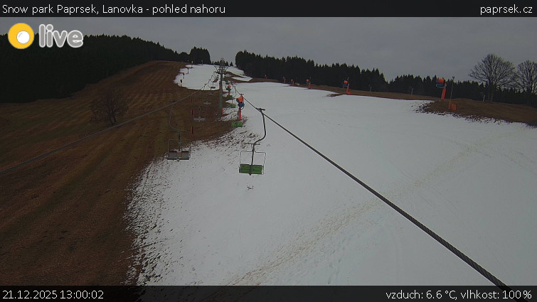 Snow park Paprsek - Lanovka - pohled nahoru - 21.12.2025 v 13:00