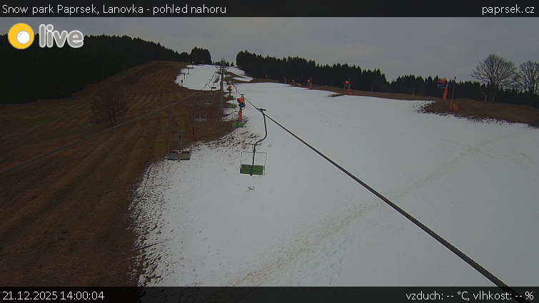 Snow park Paprsek - Lanovka - pohled nahoru - 21.12.2025 v 14:00