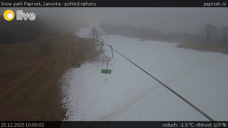 Snow park Paprsek - Lanovka - pohled nahoru - 23.12.2025 v 10:00