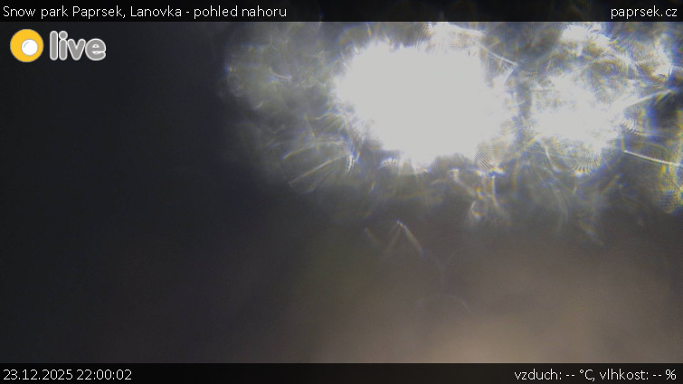 Snow park Paprsek - Lanovka - pohled nahoru - 23.12.2025 v 22:00
