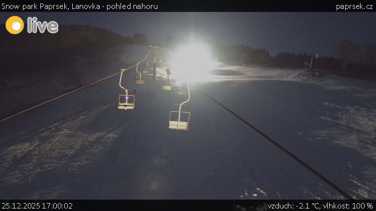 Snow park Paprsek - Lanovka - pohled nahoru - 25.12.2025 v 17:00