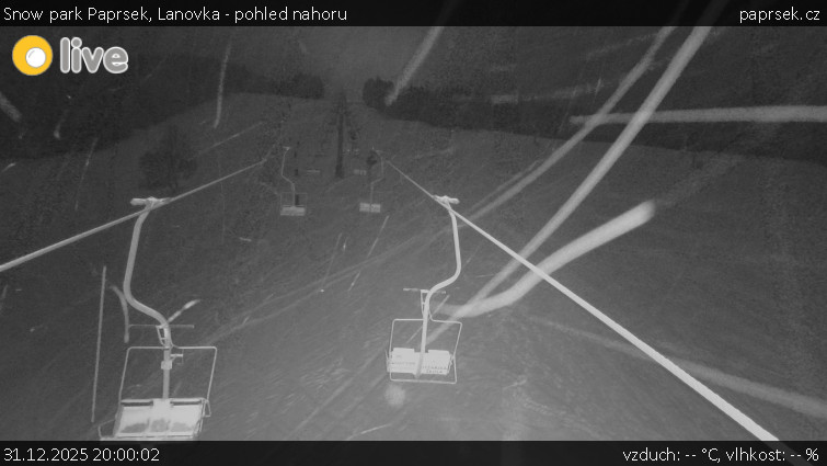 Snow park Paprsek - Lanovka - pohled nahoru - 31.12.2025 v 20:00