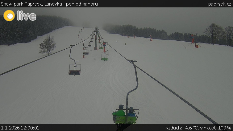 Snow park Paprsek - Lanovka - pohled nahoru - 1.1.2026 v 12:00