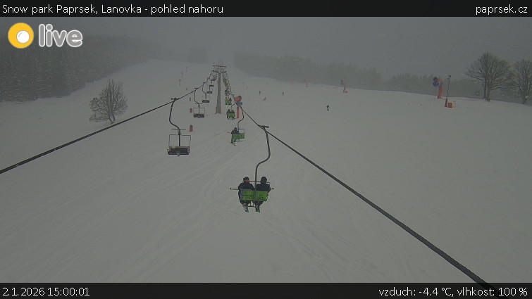 Snow park Paprsek - Lanovka - pohled nahoru - 2.1.2026 v 15:00