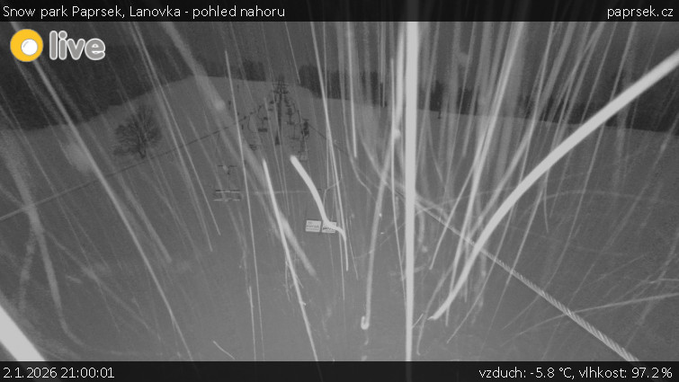 Snow park Paprsek - Lanovka - pohled nahoru - 2.1.2026 v 21:00