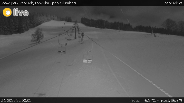 Snow park Paprsek - Lanovka - pohled nahoru - 2.1.2026 v 22:00