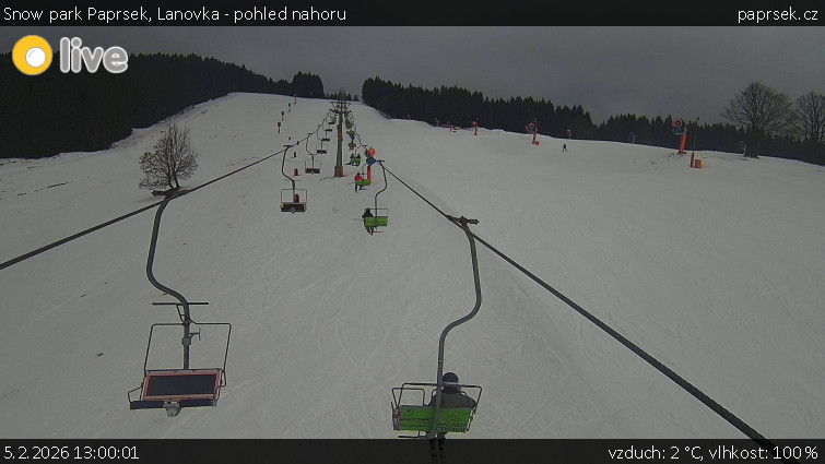 Snow park Paprsek - Lanovka - pohled nahoru - 5.2.2026 v 13:00