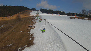 Snow park Paprsek - Lanovka - pohled nahoru - 4.3.2026 v 11:00