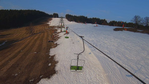 Snow park Paprsek - Lanovka - pohled nahoru - 4.3.2026 v 16:00