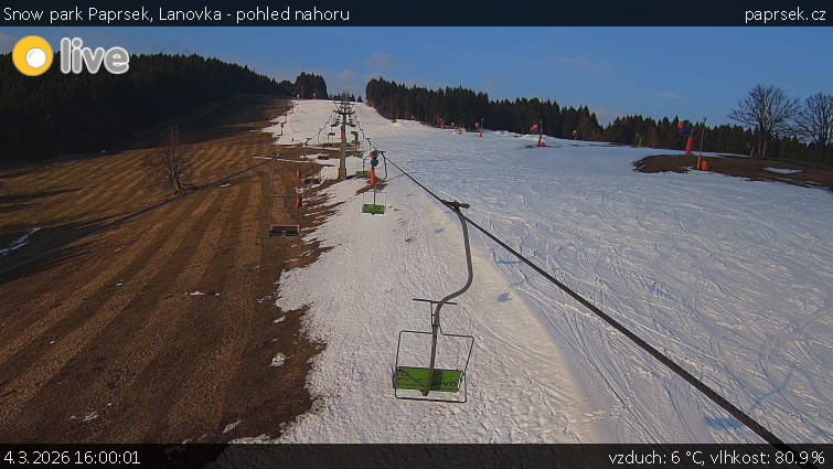 Snow park Paprsek - Lanovka - pohled nahoru - 4.3.2026 v 16:00