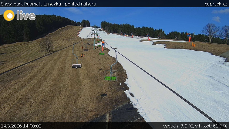 Snow park Paprsek - Lanovka - pohled nahoru - 14.3.2026 v 14:00