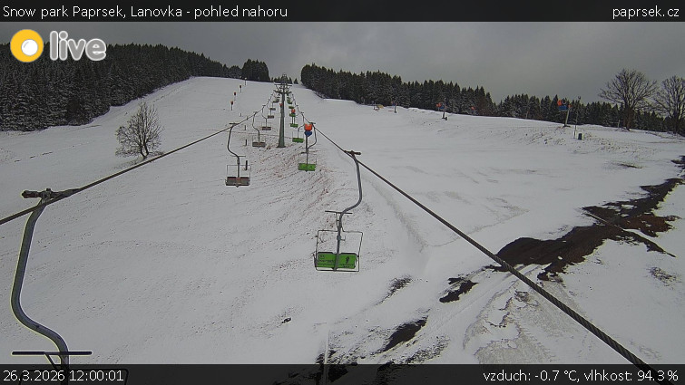 Snow park Paprsek - Lanovka - pohled nahoru - 26.3.2026 v 12:00