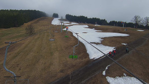 Snow park Paprsek - Lanovka - pohled nahoru - 5.4.2026 v 11:00