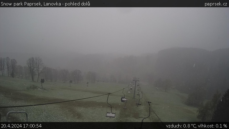 Snow park Paprsek - Lanovka - pohled dolů - 20.4.2024 v 17:00