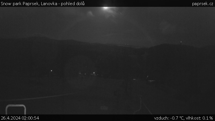 Snow park Paprsek - Lanovka - pohled dolů - 26.4.2024 v 02:00