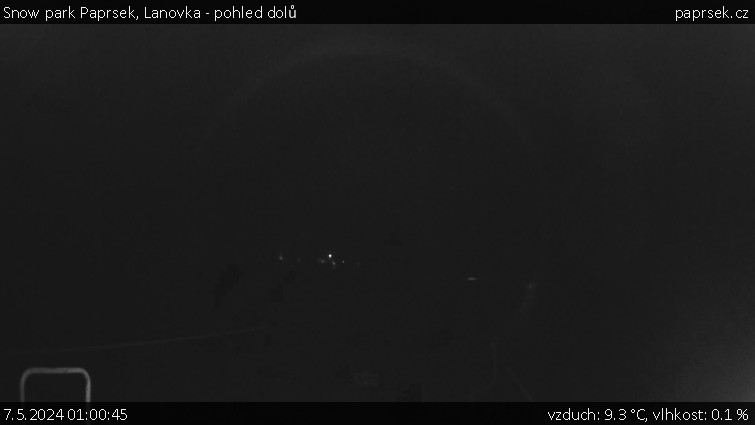 Snow park Paprsek - Lanovka - pohled dolů - 7.5.2024 v 01:00