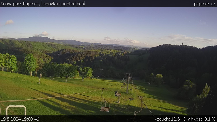 Snow park Paprsek - Lanovka - pohled dolů - 19.5.2024 v 19:00