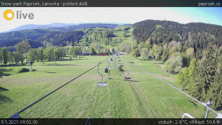 Snow park Paprsek - Lanovka - pohled dolů - 9.5.2025 v 08:01 Snow park Paprsek - Lanovka - pohled dolů - 9.5.2025 v 08:01